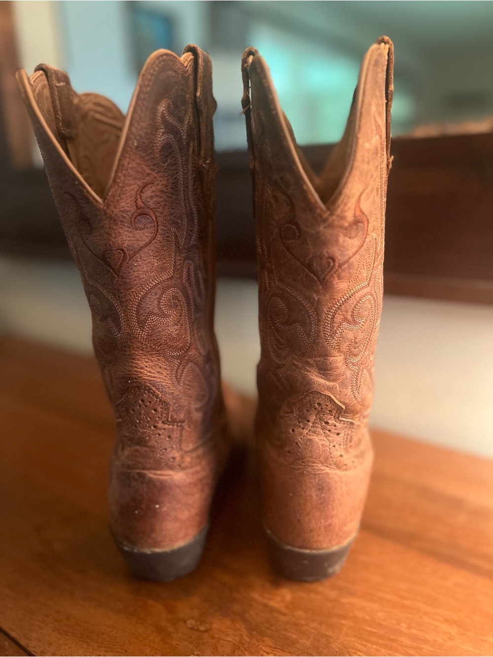 Justin Boots Dark Brown Leather Western Cowboy Boots. - Picture 2 of 5